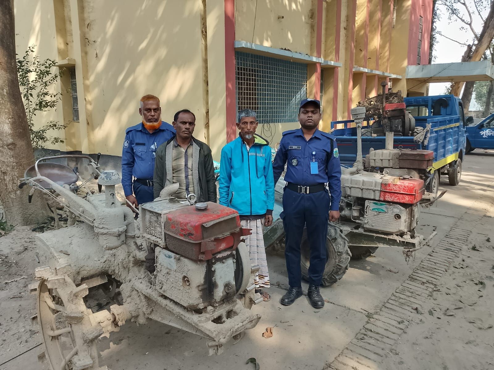 নওগাঁয় চারটি পাওয়ার টিলার ও পিকআপ উদ্ধার, আটক ২